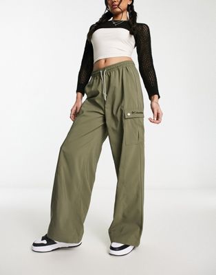 Columbia Cleetwood Cove oversized cargo joggers in GREEN exclusive to ASOS