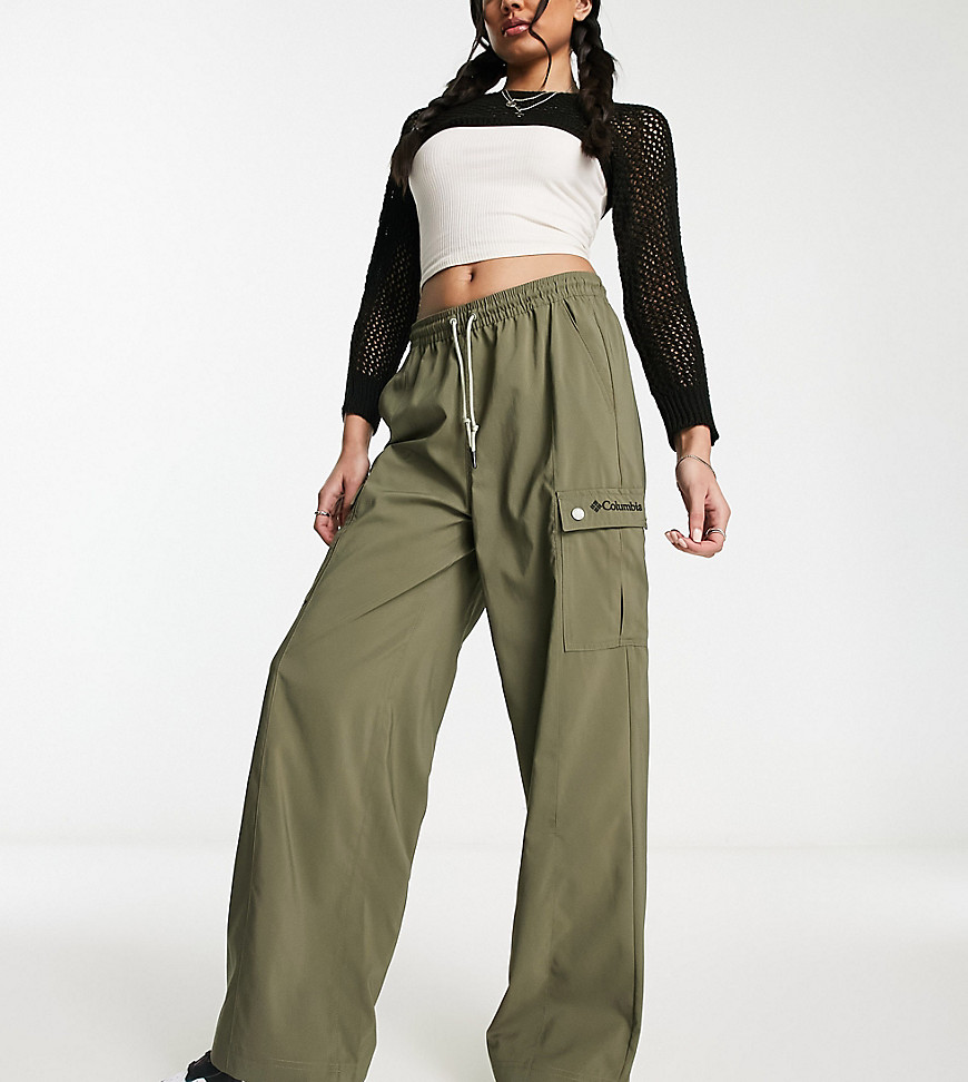 Columbia Cleetwood Cove oversized cargo joggers in GREEN exclusive to ASOS