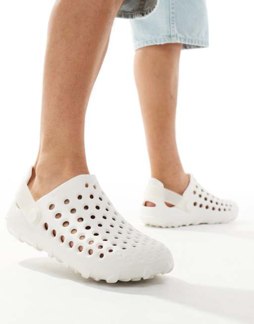 Columbia Creeksider walking clogs in graphite ASOS