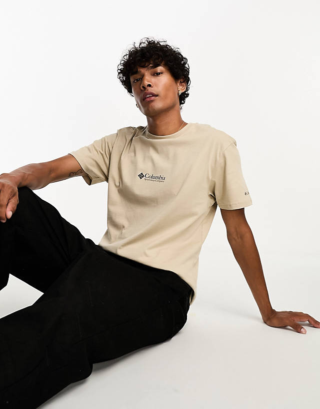Columbia - csc basic chest logo t-shirt in beige exclusive to asos