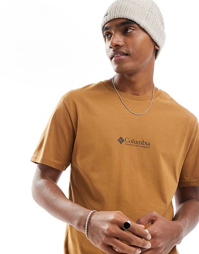 Columbia - csc basic chest logo t-shirt in brown exclusive to asos