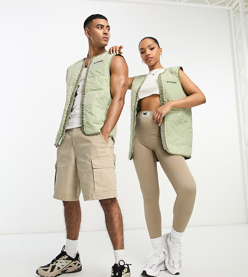 Columbia Doverwood crinkle fabric quilted unisex liner gilet in khaki Exclusive at ASOS-Green