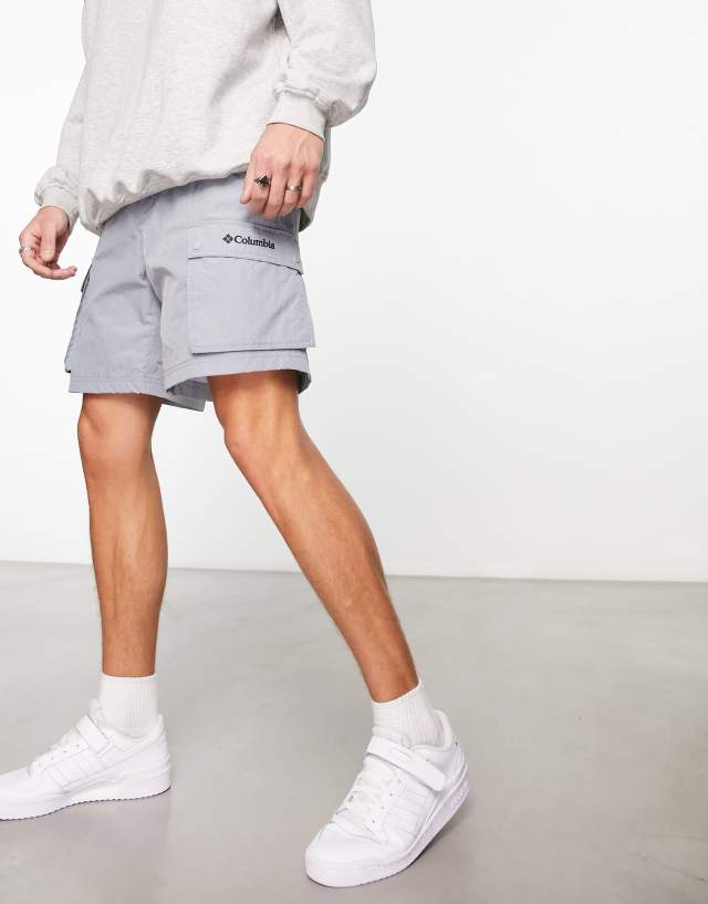 Columbia - doverwood crinkle utility shorts in grey  exclusive at asos