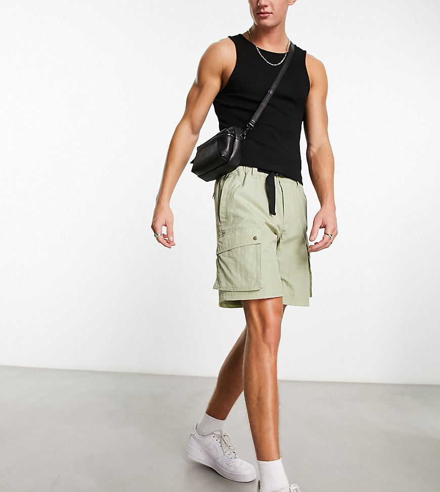 Columbia Doverwood crinkle utility shorts in khaki Exclusive at ASOS-Green