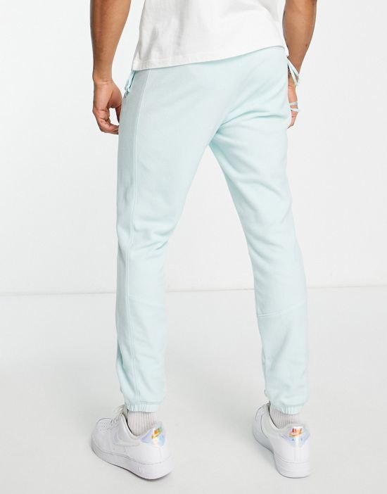 https://images.asos-media.com/products/columbia-exclusive-backbowl-sweatpants-in-blue/201642491-2?$n_550w$&wid=550&fit=constrain