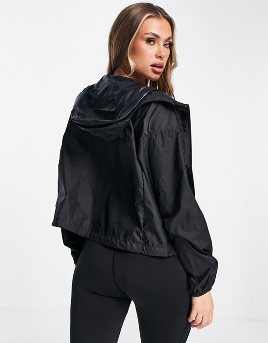 https://images.asos-media.com/products/columbia-flash-challenger-cropped-windbreaker-jacket-in-black/201823336-2?$n_550w$&wid=550&fit=constrain