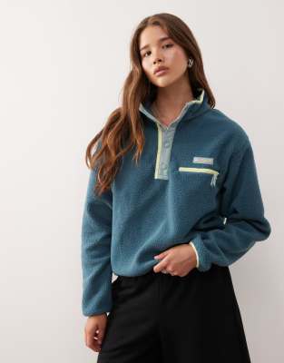 Columbia - Helvetia II - Cropped-Fleecepullover in Blau mit kurzer Druckknopfleiste
