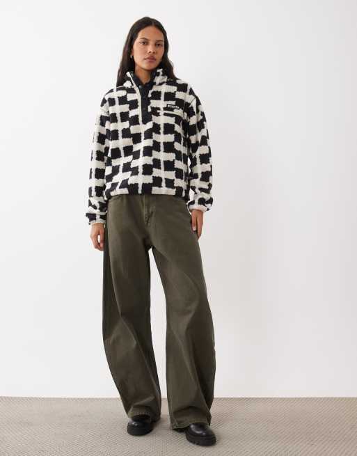 Columbia Helvetia II Geostack cropped half snap fleece in black, 2 of 4