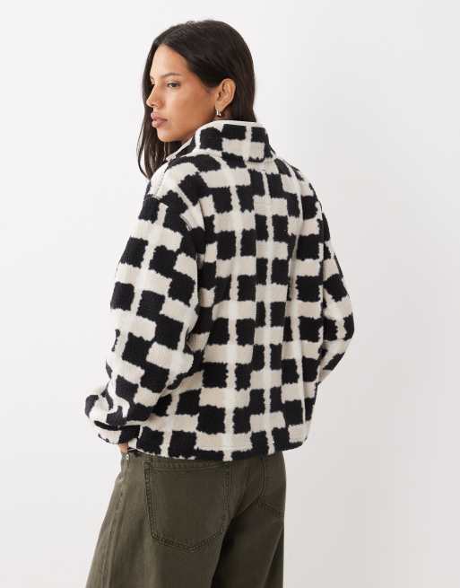 Columbia Helvetia II Geostack cropped half snap fleece in black, 4 of 4