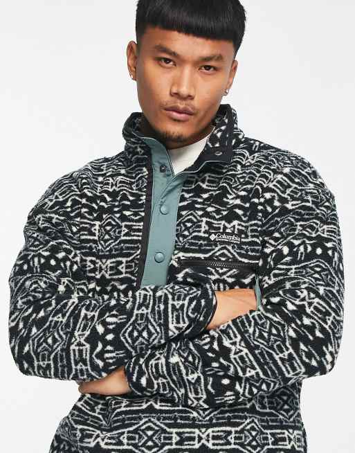 Columbia - Helvetia - Sort fleece med 1/2 knapstolpe og geometrisk print - Kun hos ASOS
