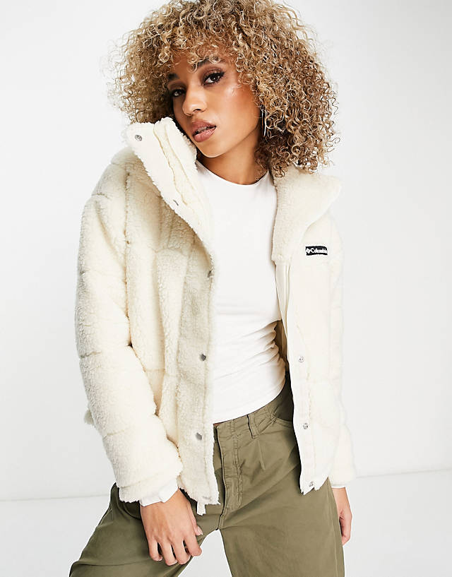 Columbia - lodge baffled sherpa jacket in beige exclusive at asos