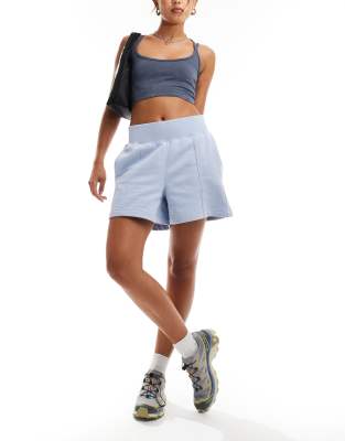 Lodge pleated shorts in light blue