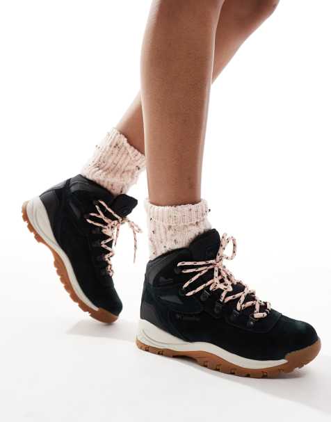 Columbia - Newton Ridge Plus - Waterbestendige wandelschoenen in zwart en beigeroze - view 1