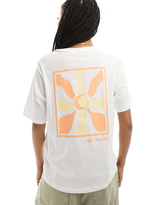 Columbia - north casces back print t-shirt in white