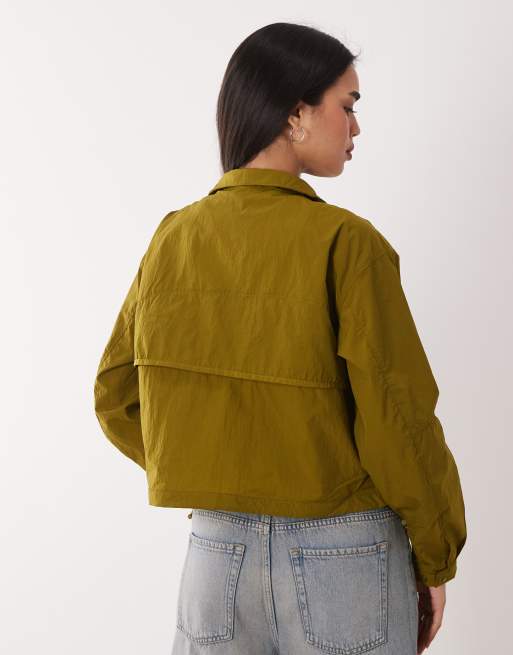 Columbia Paracutie cropped cargo windbreaker in green, 4 of 4