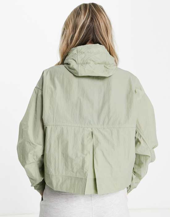 https://images.asos-media.com/products/columbia-paracutie-windbreaker-jacket-in-khaki/201824736-2?$n_550w$&wid=550&fit=constrain
