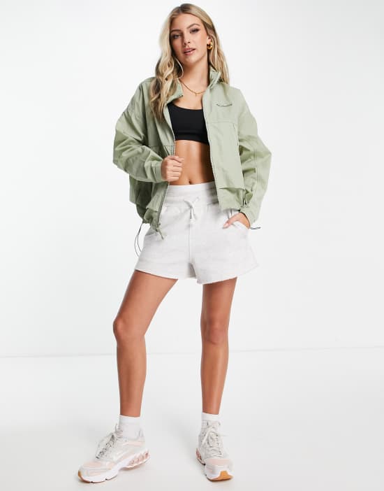 https://images.asos-media.com/products/columbia-paracutie-windbreaker-jacket-in-khaki/201824736-3?$n_550w$&wid=550&fit=constrain
