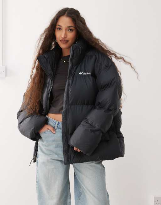 Columbia - Puffect Surplus - Oversized sort dynefrakke - Kun hos CerbeShops