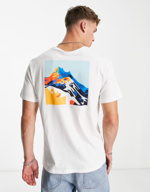 Columbia - Range - T-shirt met print op de achterkant in wit, exclusief bij ASOS