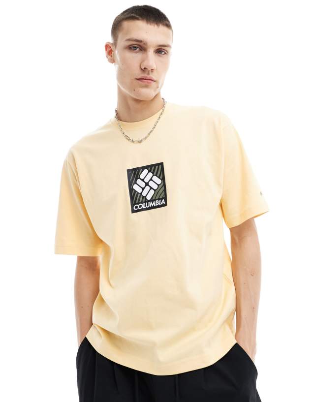 Columbia - reventure box logo t-shirt in yellow