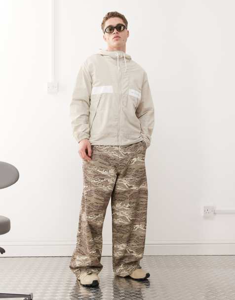 Columbia Spire Valley Hooded windbreaker in beige - view 1