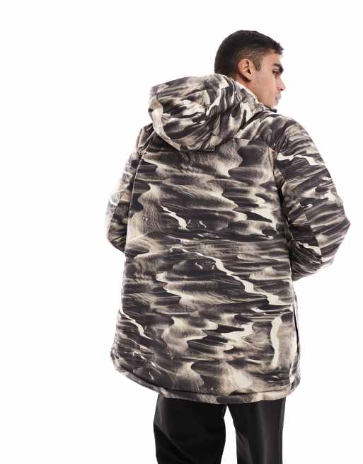 Columbia Winter District printed ski jacket in brown, 3 of 4