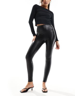 Commando - 7/8-Leggings aus Kunstleder in Schwarz mit Bund mit glättendem Effekt