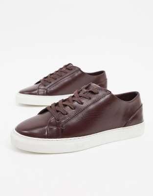 common people sneakers