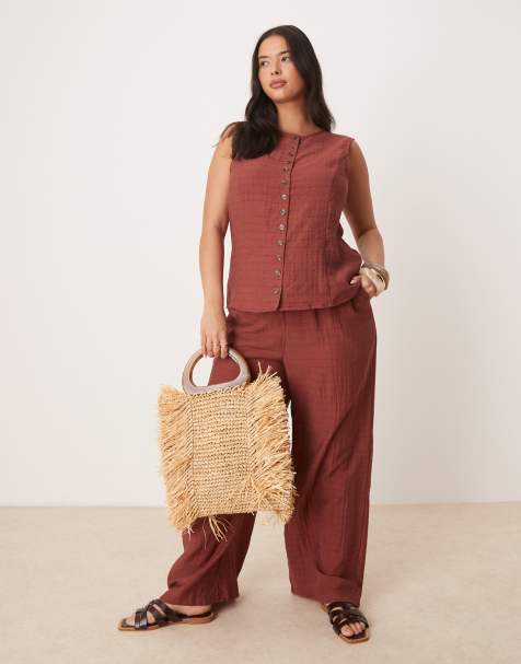 Conjunto a cuadros marrón henna tostado de pantalones de corte ancho y chaleco con cuello redondo de VILA Curve - view 1