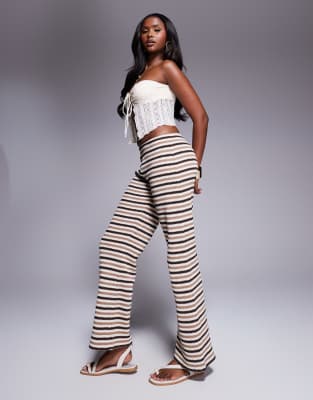 Conjunto a rayas marrones de pantalones y top palabra de honor de punto de ASOS DESIGN - view 1