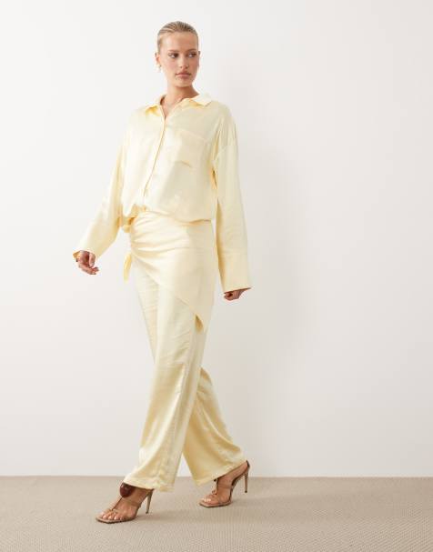 Conjunto amarillo limón de pantalones y camisa con puños anchos y bolsillo delantero de satén de 4th & Reckless - view 1