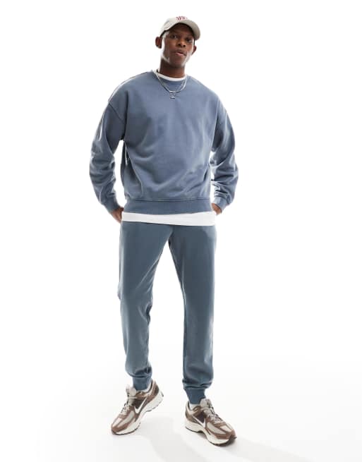 Conjunto azul añil de joggers y sudadera con lavado envejecido de New Look