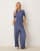 Conjunto azul añil vintage de camiseta plisada y pantalones de pernera ancha de VILA