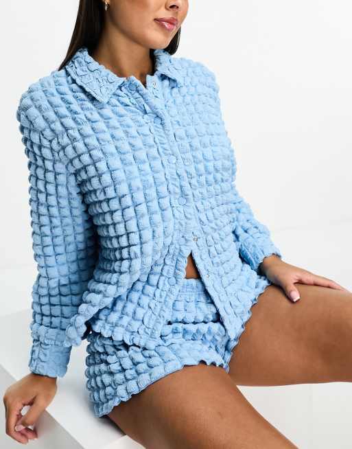 Conjunto azul de estar por casa de pantalones cortos y camisa con textura de bodoques de ASOS DESIGN