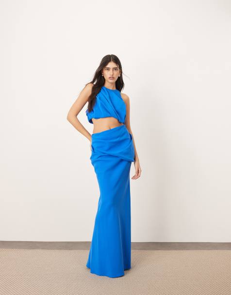 Conjunto azul intenso de falda larga con detalle drapeado y top con cuello de nadadora y detalle fruncido de ARRANGE - view 1