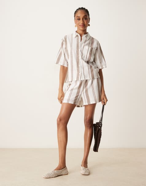 Conjunto beis a rayas de pantalones cortos y camisa de corte cuadrado de JDY Tall - view 1
