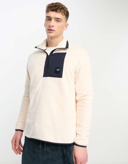 Conjunto beis de borreguito de Chelsea Peers