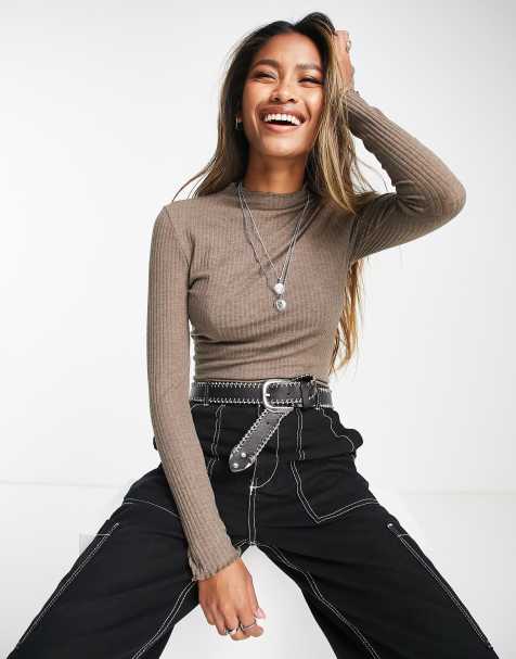 Conjunto beis de top con cuello alto y bordes ondulados de canalé de Only - view 1