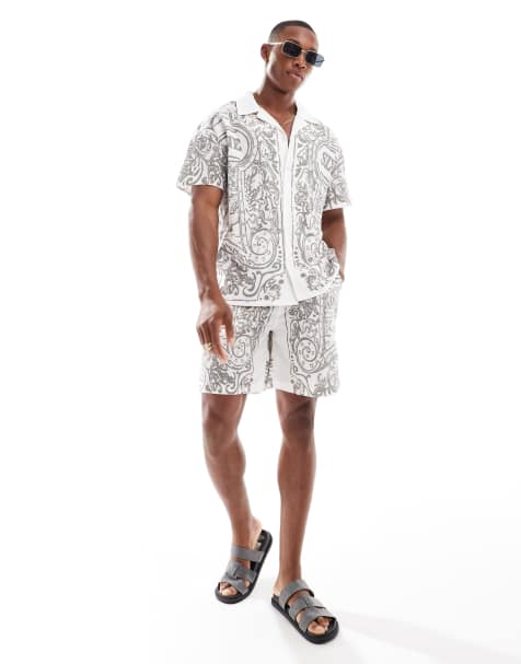Conjunto blanco con solapas y diseño estampado de lino de Sixth June - view 1