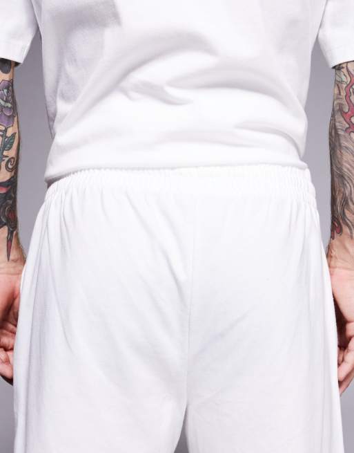 Conjunto blanco de camiseta y pantalones cortos de punto liso de River Island, 5 de 5