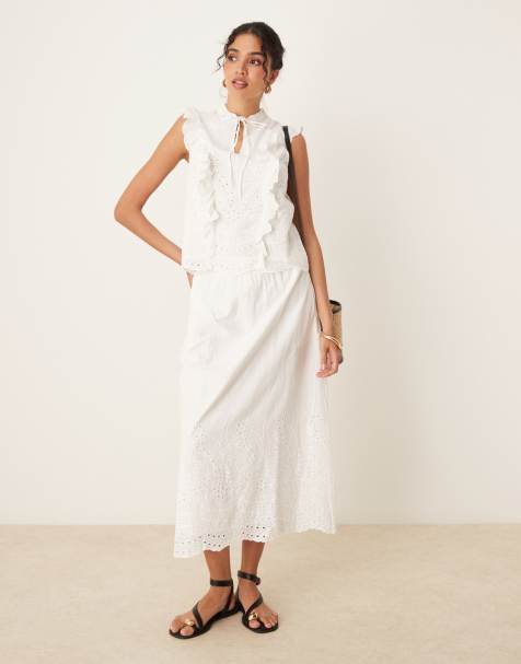 Conjunto blanco de falda midi y top con lazada en el cuello, detalle de volantes y bordado inglés de YAS - view 1