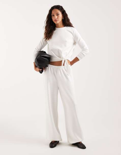 Conjunto blanco de pantalones de pernera bombacha y top de manga larga con detalle de lazada delantera de modal de 4th & Reckless - view 1