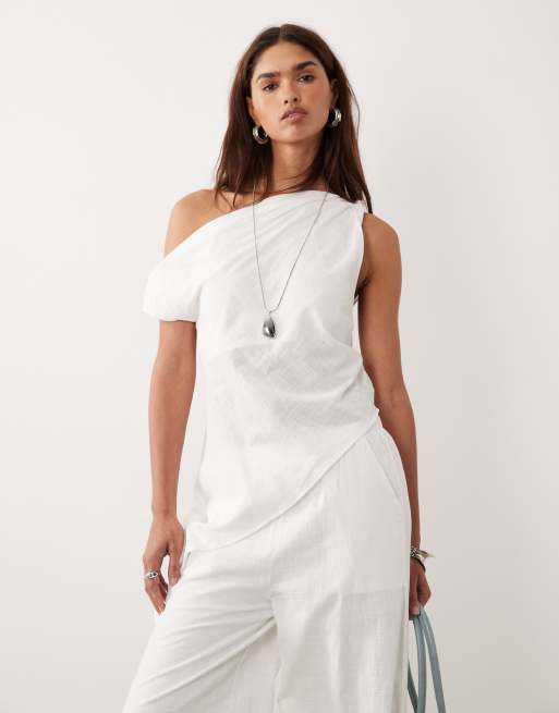 Conjunto blanco de pantalones y top asimétrico con cuello caído Tasi de Bronze Snake, 3 de 4