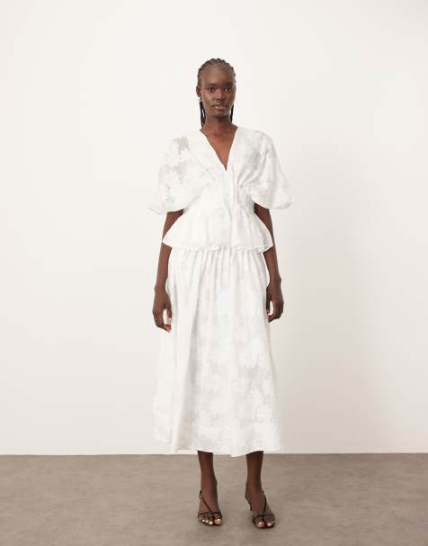 Conjunto blanco de top y falda midi con cintura baja, pliegues y patrón de margaritas de organza de ARRANGE - view 1