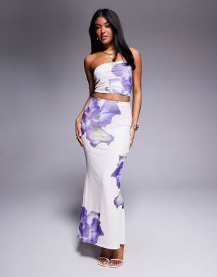Conjunto blanco marfil y lila ceñido de falda larga y top corto con escote palabra de honor y estampado floral de malla exclusivo de Kaiia - view 1