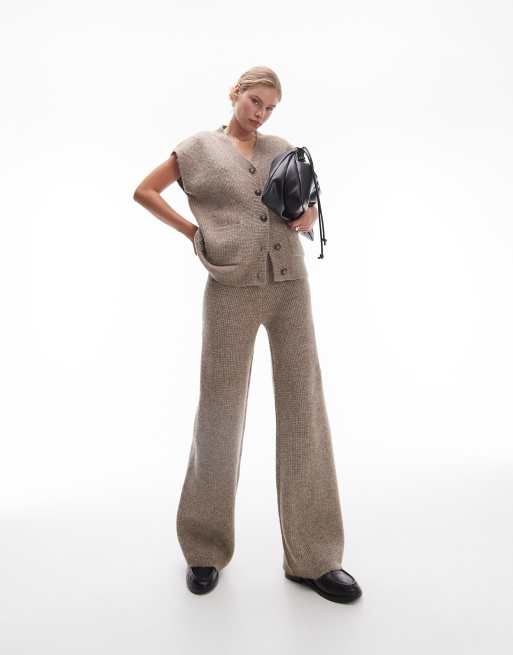 Conjunto color avena de pantalones y top holgado sin mangas con cuello de pico de punto de Topshop