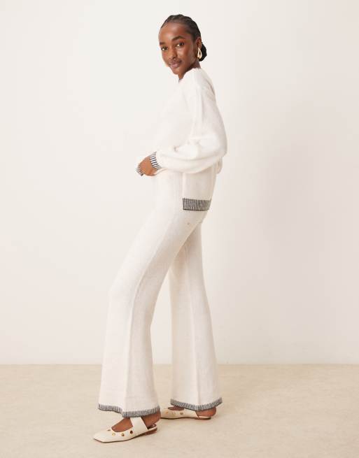 Conjunto color crema de jersey y pantalones de pernera ancha con pespuntes en contraste de punto de VILA