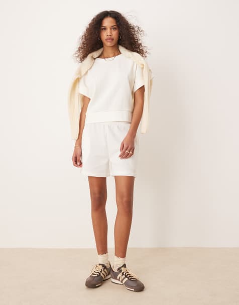 Conjunto color crema de pantalones cortos y camiseta con bajo de canalé grueso de punto gofrado de ASOS DESIGN - view 1
