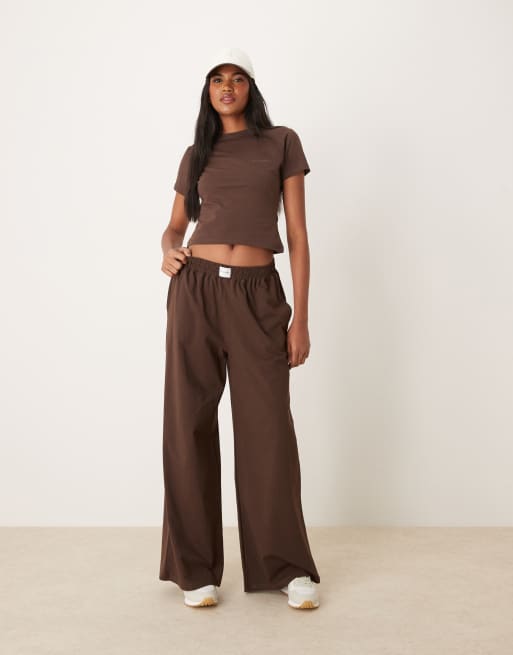 Conjunto color expreso con diseño encogido de tejido suave de Six Stories