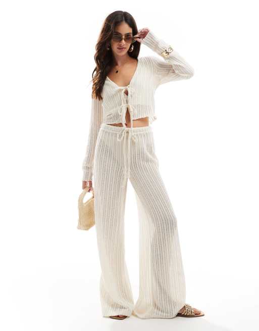 Conjunto color piedra de top, sujetador y pantalones de pernera ancha con patrón efecto carrera de ASOS DESIGN